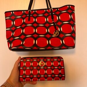 Michael Kors Bag with matching wallet